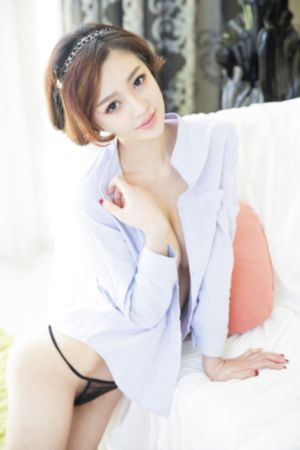 三个男人添一个女人p的视频